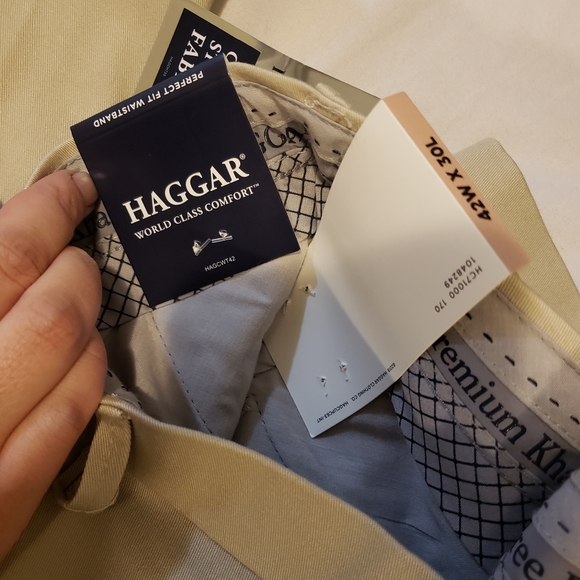 Men's Haggar® Iron Free Premium Khaki™ Classic-Fit Pleat Front Hidden Comfort Wa - Picture 3 of 8